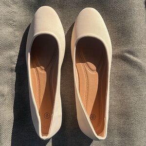 Beige soft shoes size 10 or 41 new without box tags